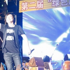 叶世荣草原伤情献唱 怀念Beyond和家驹