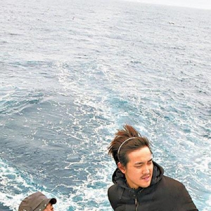 黄贯中登陆南极呼吁关注环保 为科学家送暖