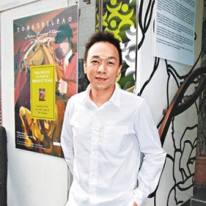 黄家强带病开工唱走音 与乐队合作声嘶力竭
