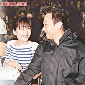 低调派帖宴亲朋 黄家强7月7日娶女友