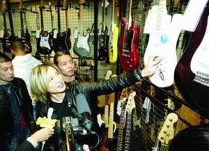 叶世荣出席通利琴行北京旗舰店开业庆典