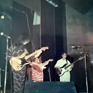 历史上的今天1985年7月20日Beyond第一场自资音乐会在坚道明爱中心礼堂举行 ... ... .. ...